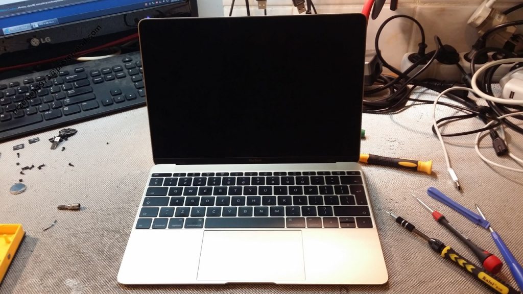 Thay màn hình Macbook 12 inch A1534 chất lượng