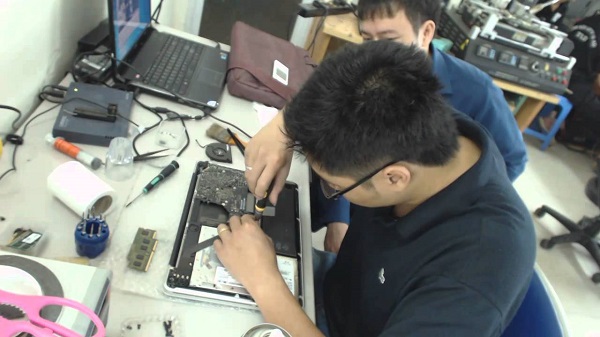 sửa nguồn macbook tại Đà Nẵng