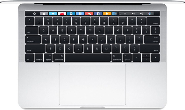 Dòng laptop cao cấp nhất của Apple được tích hợp công nghệ thiết kế bàn phím được đánh giá rất cao với kết cấu êm ái nhẹ nhàng rất vừa tay, tối ưu hóa độ ổn định và gọn nhẹ cho toàn thân máy. Đây thực ra là ý tưởng đã được hiện thực hóa trên dòng MacBook siêu mỏng của Apple. nhưng còn nâng cấp vượt trội hơn ở Macbook Pro. Tuy nhiên, gần đây đã xuất hiện nhiều ý kiến trái chiều về chất lượng bàn phím của MacBook Pro 2016 vì cảm giác cũng như đánh giá so với các mẫu MacBook đời trước. Cụ thể, một bộ phận khá nhiều khách hàng sở hữu MacBook Pro 2016 đều thông báo bàn phím của họ có vấn đề với tiếng động phát ra và cả cảm giác khi gõ lên nữa. Trang hỗ trợ khách hàng của Apple đã và đang tràn ngập các post thắc mắc từ phía cộng đồng người dùng. Một trong những dấu hiệu rõ rệt và dễ nhận thấy nhất đó là tiếng động phát ra khá khác biệt so với phần lớn các phím bình thường khác, như video từ thành viên monstermac77 trên MacRumors có đăng tải. Khi phím CapsLock của anh được nhấn, âm thanh phát ra khá lạ lùng và dễ nhận thấy sự khác nhau.
